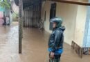 Koramil Padarincang Sigap Hadapi Banjir, Babinsa Aryadi Berikan Himbauan kepada Warga