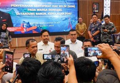 Kakanwil BPN Kepri Nurus Sholichin Dampingi Menko AHY, Menteri Iftitah Sulaiman dan Wamen Ossy Dermawan Dalam Penyerahan Sertipikat HM di Rempang Batam