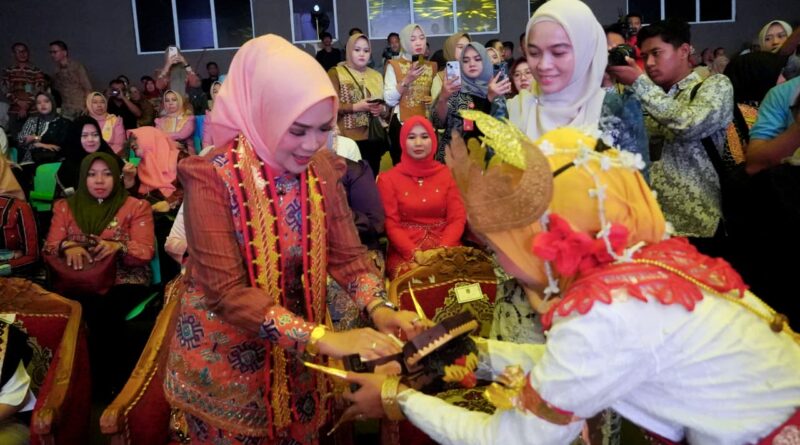 Ratusan Perempuan Lampung Tampil di Festival Bebay Butabuh 2025 sebagai Wujud Pelestarian Seni Tradisional