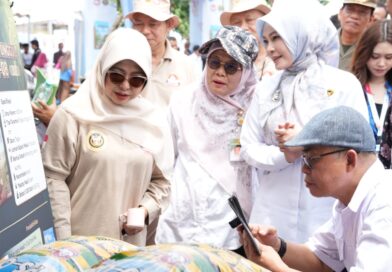 Bupati Dewi Apresiasi Panen Raya Padi Organik PS-08 di Desa Sukarame