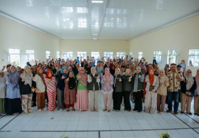 Ketua TP PKK Lampung Salurkan Sembako dan Bantuan Gizi bagi Keluarga Rentan di Kota Metro
