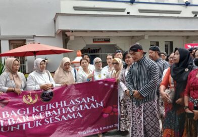 Titik Nol Kilometer Yogyakarta Jadi Panggung Kolaborasi Budaya Surjan dan Kebaya