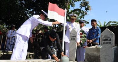 Tri Adhianto dan Abdul Harris Bobihoe Hormati Jasa Pejuang Bekasi M. Hasibuan
