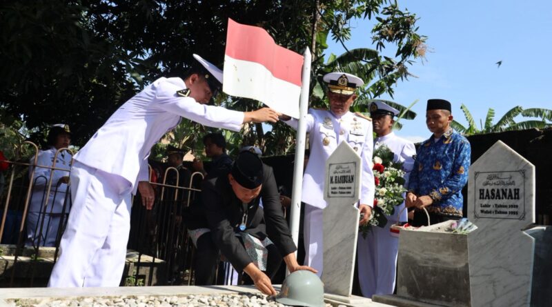 Tri Adhianto dan Abdul Harris Bobihoe Hormati Jasa Pejuang Bekasi M. Hasibuan