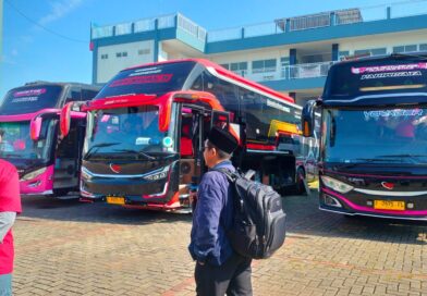 KH Cholil Nafis Lepas Keberangkatan Guru Ngaji dalam Program Mudik Gratis 2026