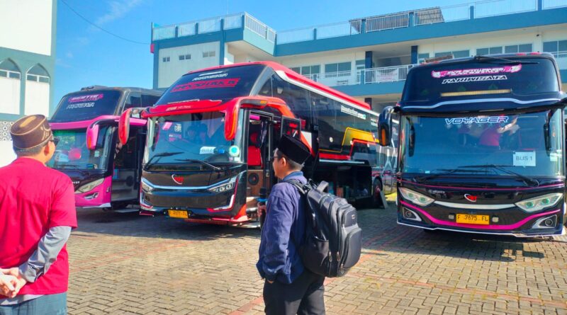 KH Cholil Nafis Lepas Keberangkatan Guru Ngaji dalam Program Mudik Gratis 2026