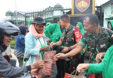 Ratusan Takjil Ludes Dibagikan Kodim 0707/Wonosobo dalam Waktu 20 Menit Ratusan Takjil Ludes Dibagikan Kodim 0707/Wonosobo dalam Waktu 20 Menit
