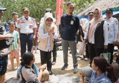 Libur Lebaran, Bupati Pandeglang Pantau Keamanan di Pantai Carita Libur Lebaran, Bupati Pandeglang Pantau Keamanan di Pantai Carita