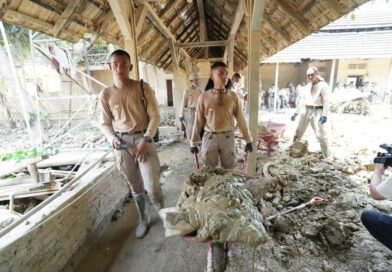 Istana Benua Raja Dibersihkan, Praja IPDN Turun Langsung Bantu Warga