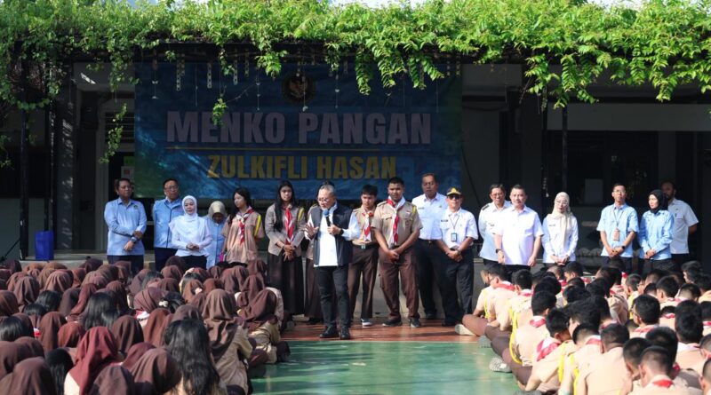 1. Wawali Bekasi Dampingi Menko Pangan Sosialisasikan Program MBG di Pondok Gede 1. Wawali Bekasi Dampingi Menko Pangan Sosialisasikan Program MBG di Pondok Gede