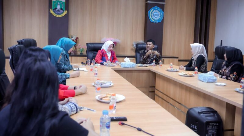 Tinawati Andra Soni Dorong Kolaborasi Pemuda dalam Promosi Pariwisata Banten Tinawati Andra Soni Dorong Kolaborasi Pemuda dalam Promosi Pariwisata Banten