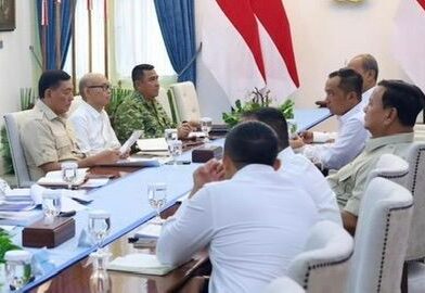 Menhan Hadiri Rapat Terbatas Bahas Pembangunan Tanggul Laut Raksasa