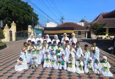 Kalurahan Condongcatur Jadi Lokasi Edukasi Manasik Haji bagi Puluhan Siswa TK