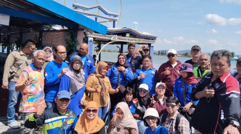 Touring de Rowo Jombor Jadi Ajang Kebersamaan Keluarga Besar STMC