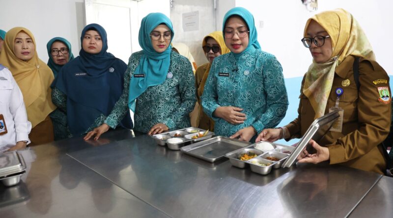 TP PKK Banten Gelar Pelatihan Pempek dan Tekwan untuk Tingkatkan Ekonomi Keluarga TP PKK Banten Gelar Pelatihan Pempek dan Tekwan untuk Tingkatkan Ekonomi Keluarga