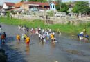Ratusan Warga dan Mahasiswa Gotong Royong Bersihkan Sungai Code