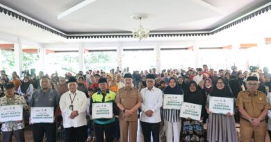 Plh Wali Kota Bekasi dan Baznas Salurkan Bantuan Rp260,5 Juta untuk 344 Warga