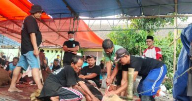 Masjid NHK Distribusikan 979 Paket Daging Qurban kepada Warga Kayen
