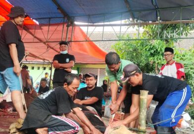 Masjid NHK Distribusikan 979 Paket Daging Qurban kepada Warga Kayen