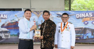 Hadiri Purna Tugas Dua Pejabat Eselon II, Gubernur Andra Soni Tekankan Dedikasi Tanpa Batas untuk Masyarakat