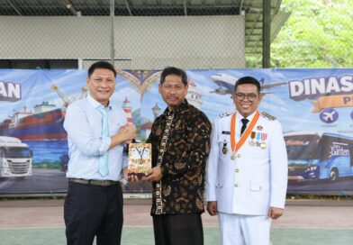 Hadiri Purna Tugas Dua Pejabat Eselon II, Gubernur Andra Soni Tekankan Dedikasi Tanpa Batas untuk Masyarakat
