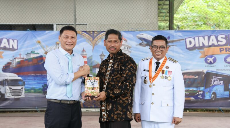 Hadiri Purna Tugas Dua Pejabat Eselon II, Gubernur Andra Soni Tekankan Dedikasi Tanpa Batas untuk Masyarakat