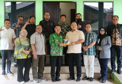 Plh Wali Kota Harris Bobihoe dan DPRD Banjarbaru Perkuat Sinergi Tingkatkan PADKunjungan DPRD Kota Banjarbaru, Harris Bobihoe Fokus Bahas Optimalisasi Pendapatan Asli Daerah