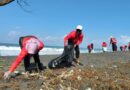 Aksi Nyata Putri Mataram, Bersihkan Pantai Baru dan Edukasi Masyarakat Jaga Kebersihan