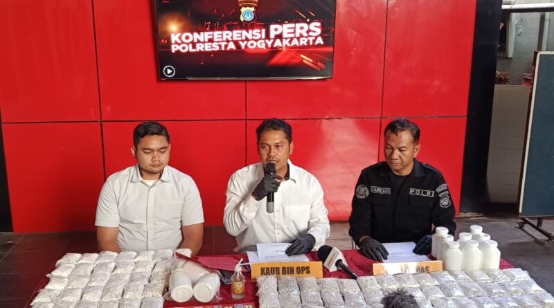 Peredaran Obat Keras Ilegal Dibongkar, Polresta Yogyakarta Tangkap Dua Tersangka