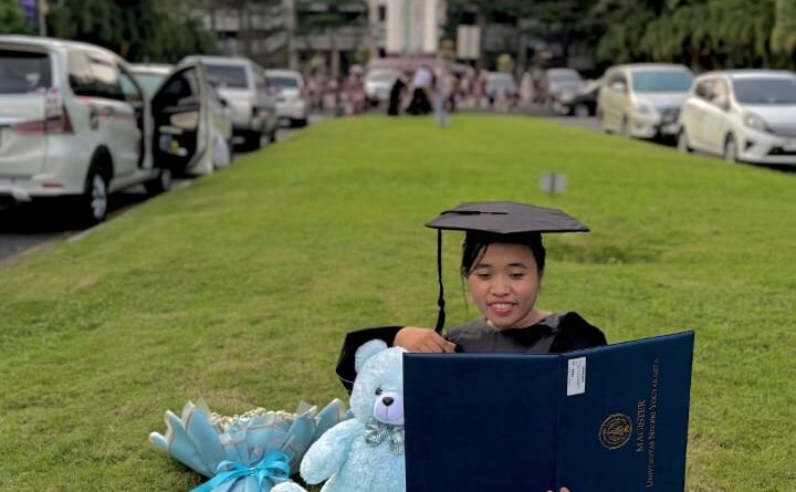 Perjuangan Berbuah Prestasi, Jurnalis Toraja Raih Gelar Cumlaude di UNY