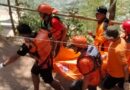 Tim SAR Gabungan Evakuasi Korban Tenggelam dari Sungai Oya Tim SAR Gabungan Evakuasi Korban Tenggelam dari Sungai Oya