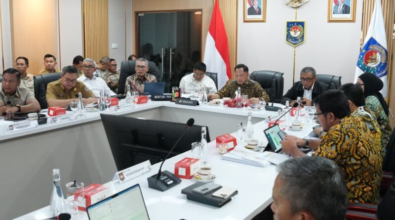 Tito Karnavian Minta Kementerian Buka Rencana Program Rehab-Rekon kepada Pemda Tito Karnavian Minta Kementerian Buka Rencana Program Rehab-Rekon kepada Pemda