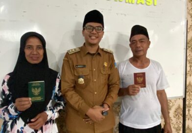 Usai Isbat Nikah, Tujuh Pasangan Warga Sindangheula Resmi Terima Buku Nikah