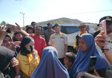 Rombongan Mendagri Berhenti, Ibu-Ibu Nagekeo Sampaikan Aspirasi