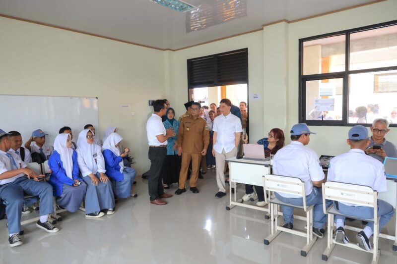 Masyarakat Terbantu, Pemerataan Akses Pendidikan Gubernur Andra Soni Semakin Berkeadilan