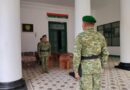 Lindungi Masyarakat dari Paparan Abu, Koramil Banjar Gelar Pembagian Masker Lindungi Masyarakat dari Paparan Abu, Koramil Banjar Gelar Pembagian Masker