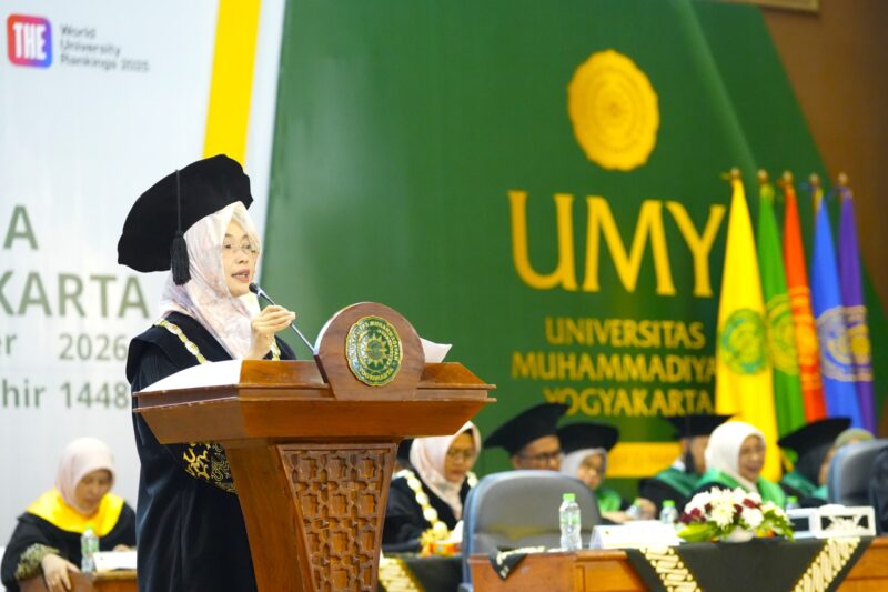 UMY Wisuda 711 Lulusan, LLDIKTI V Dorong Generasi Adaptif dan Peduli