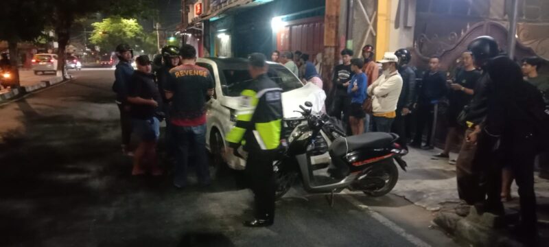 Tiga Mobil Terlibat Kecelakaan di Wirobrajan Yogyakarta, Polisi Lakukan Penanganan Tiga Mobil Terlibat Kecelakaan di Wirobrajan Yogyakarta, Polisi Lakukan Penanganan