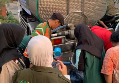 Kekeringan Melanda, NU Care-LAZISNU Kudus Salurkan Air Bersih dan Dorong Penghijauan