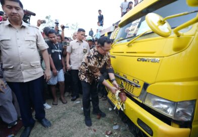 Mendagri Lepas 125 Truk Genteng, Dukung Program Gentengisasi Presiden Mendagri Lepas 125 Truk Genteng, Dukung Program Gentengisasi Presiden