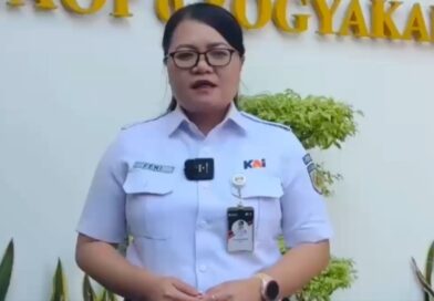 ODGJ Masuk Jalur Kereta Api Aktif di Stasiun Maguwo, KAI Turun Tangan ODGJ Masuk Jalur Kereta Api Aktif di Stasiun Maguwo, KAI Turun Tangan