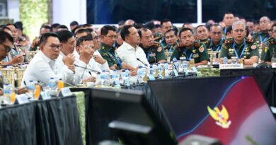 Mendagri Tito Dampingi Agenda Presiden Bersama 800 Perwira Tinggi TNI-Polri Mendagri Tito Dampingi Agenda Presiden Bersama 800 Perwira Tinggi TNI-Polri