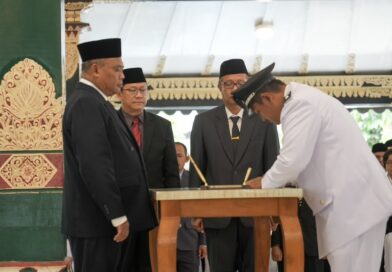 Lantik Lima Lurah, Bupati Sleman Tekankan Persatuan dan Pengabdian
