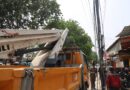 Giliran Jalan Pangeran Jayakarta, Wali Kota Bekasi Kembali Potong Kabel Udara Semrawut