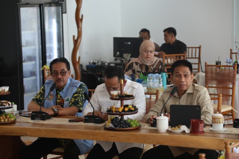Wamendagri Bawa Wiyagus Tegaskan Komitmen Kolaborasi Lintas Sektor dalam Penanganan Karhutla Kaltim