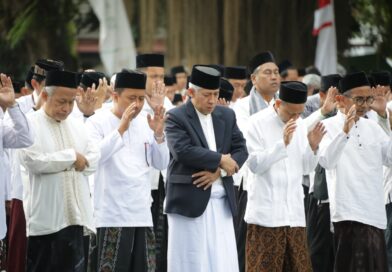 1.240 Santri Sleman Laksanakan Salat Istisqa Sekaligus Terima Penyaluran Bantuan Usaha BAZNAS