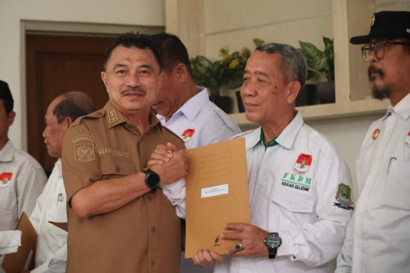 Wawali Harris Bobihoe Resmi Kukuhkan FKDM guna Jaga Kondusivitas Kota Bekasi Wawali Harris Bobihoe Resmi Kukuhkan FKDM guna Jaga Kondusivitas Kota Bekasi