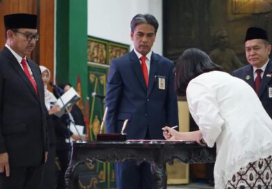 Hasto Resmi Lantik 12 Pejabat, Tegaskan Pentingnya Integritas dan Hasil Kerja Nyata